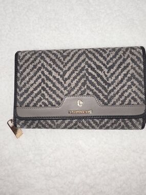 Spartina 449 Gray Chevron Clutch Zip Wallet Gold Hardware Lorelei. Leather.